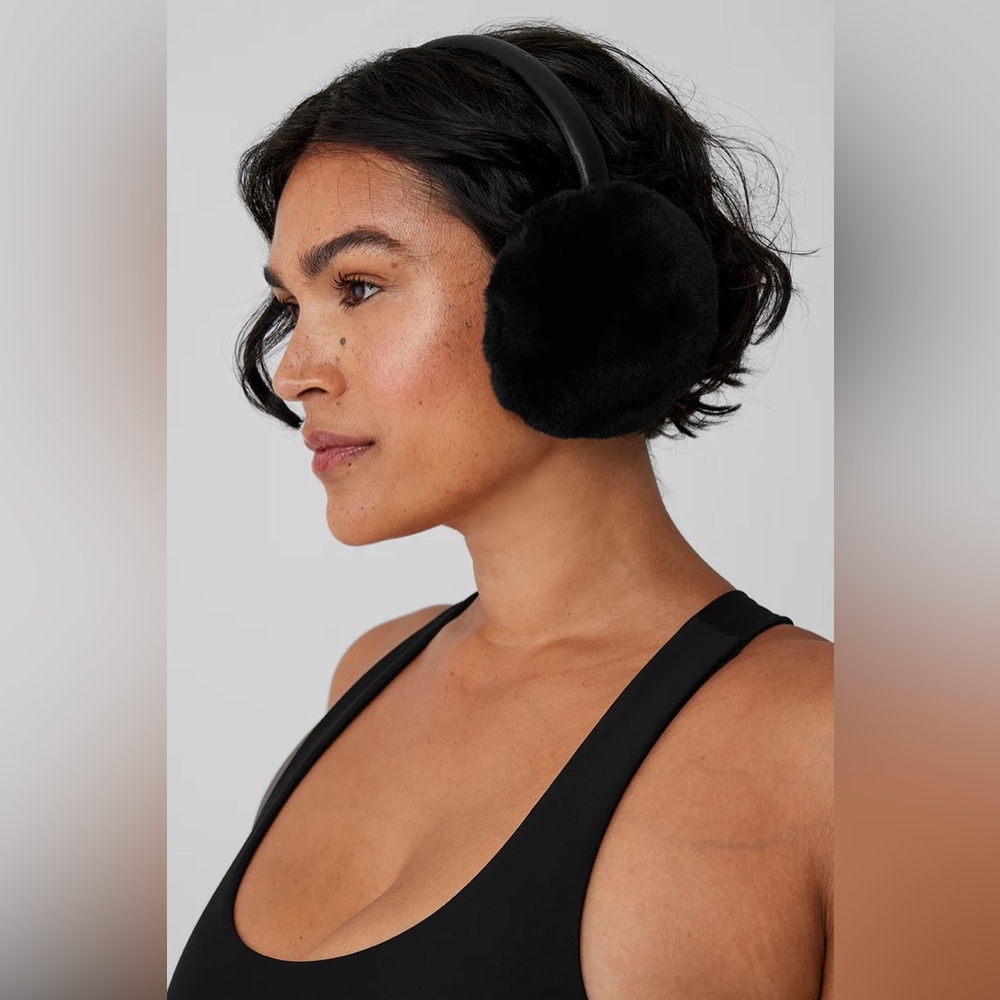 ALO YOGA | ✨NEW✨ Faux Fur Ear Muff in Ivory - Picture 6 of 6